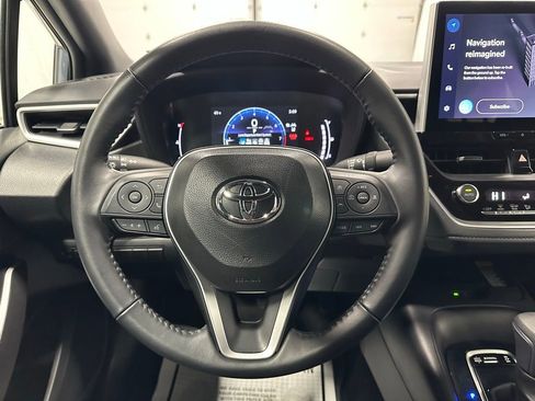 Used 2025 Toyota Corolla SE w/ SE Premium Package image 17