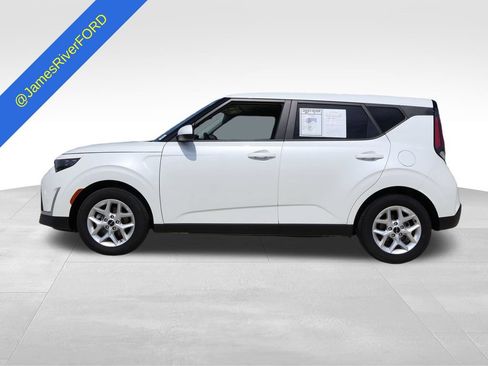 Used 2025 Kia Soul LX w/ LX Technology Package FWD image 2