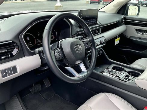 Used 2025 Honda Pilot EX-L image 17