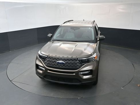 Used 2021 Ford Explorer XLT w/ Equipment Group 202A AWD/4WD image 30