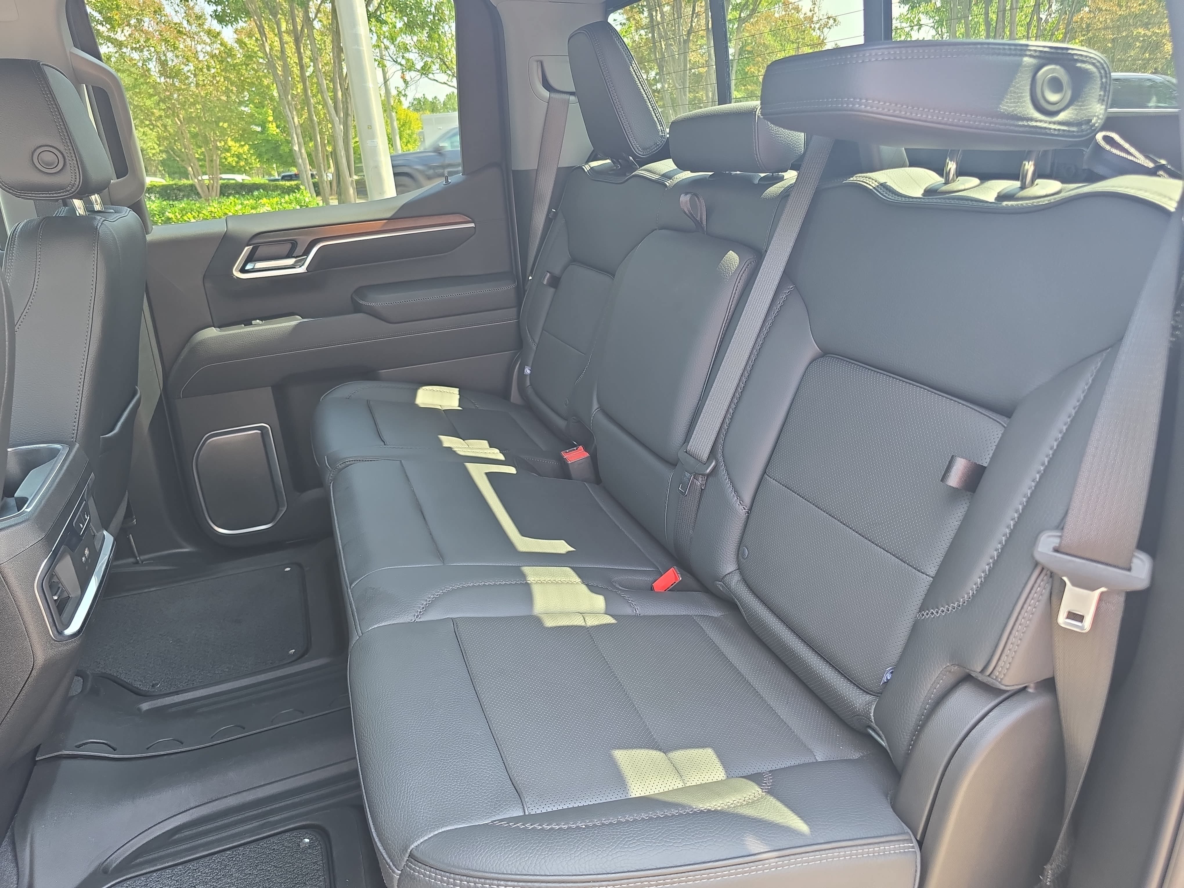 Used 2025 GMC Sierra 1500 Denali w/ Denali Reserve Package AWD/4WD image 13