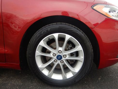 Used 2019 Ford Fusion SE image 26