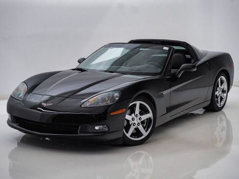Used 2007 Chevrolet Corvette Coupe w/ Preferred Equipment Group RWD image 3