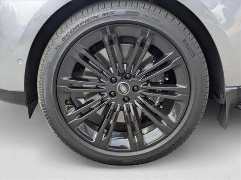 New 2025 Land Rover Range Rover SE image 10