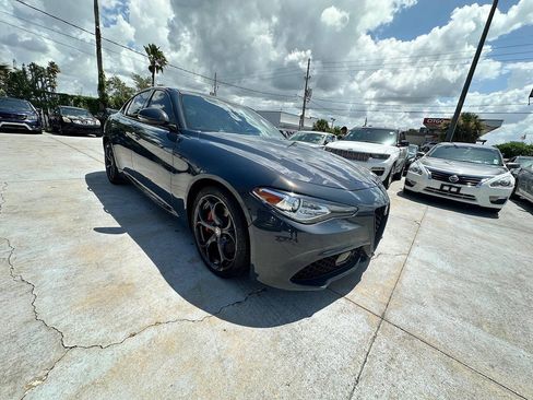 Used 2019 Alfa Romeo Giulia Ti Sport w/ Quick Order Package 22S Sport AWD/4WD image 5