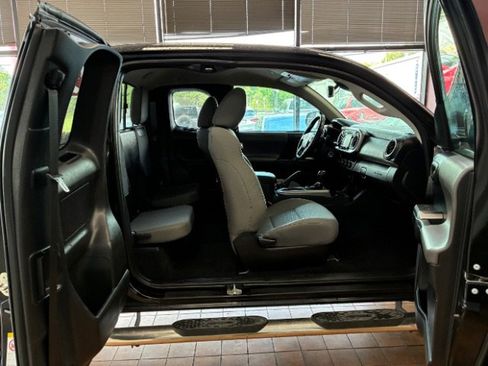 Used 2019 Toyota Tacoma SR5 image 29