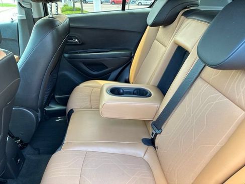 Used 2018 Chevrolet Trax LT w/ LT Convenience Package AWD/4WD image 15