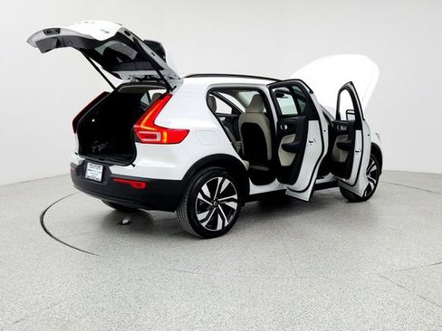 Certified 2024 Volvo XC40 B5 Plus w/ Protection Package Premier image 11