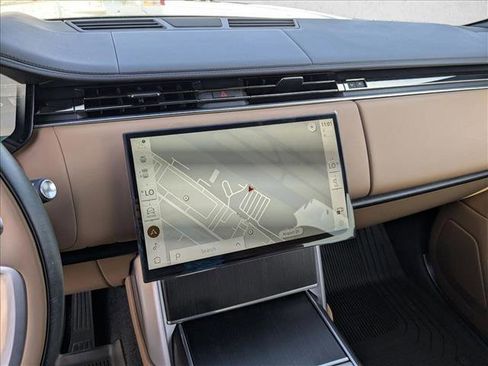 New 2025 Land Rover Range Rover SE image 12