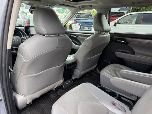 Used 2022 Toyota Highlander Limited AWD/4WD image 27