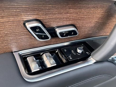 New 2025 Land Rover Range Rover SE AWD/4WD image 16