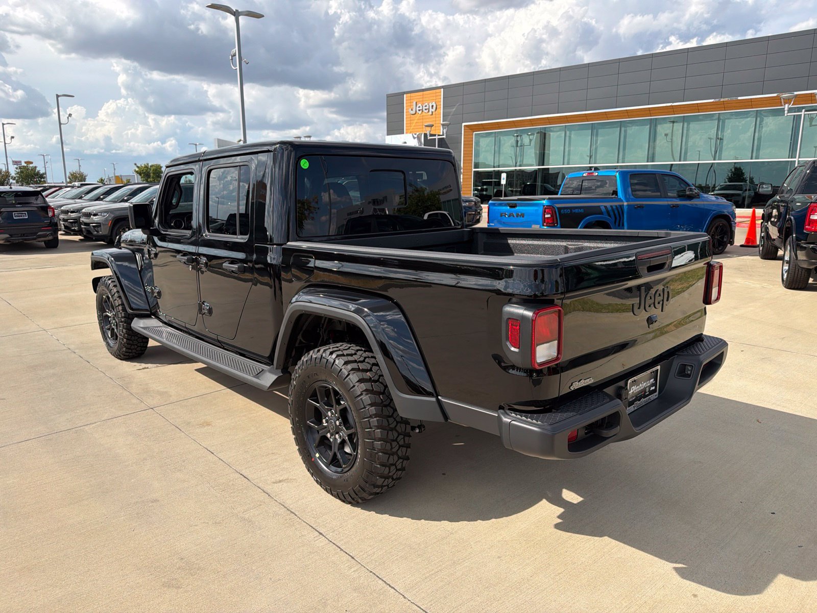 New 2026 Jeep Gladiator Sport AWD/4WD image 3