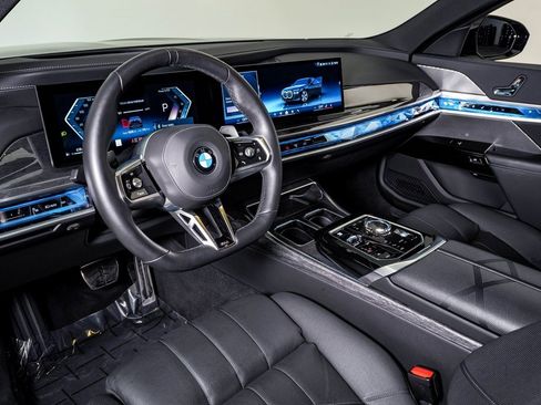 Used 2025 BMW 740i xDrive image 21