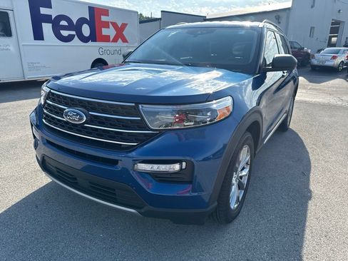 Used 2023 Ford Explorer XLT w/ Equipment Group 202A AWD/4WD image 54
