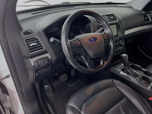 Used 2017 Ford Explorer XLT w/ Equipment Group 202A image 10
