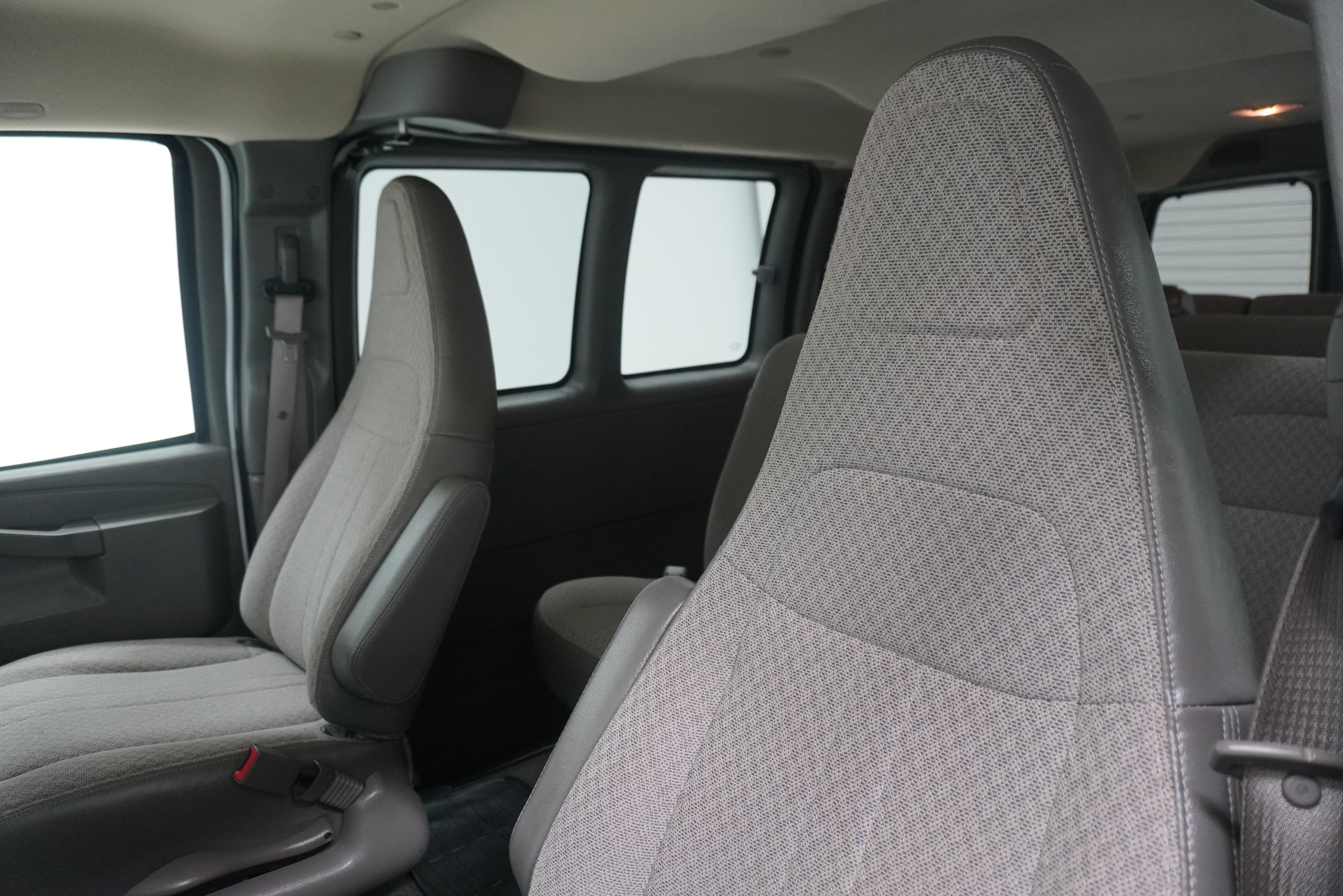 Used 2017 Chevrolet Express 2500 LT w/ LT Preferred Equipment Group RWD image 9