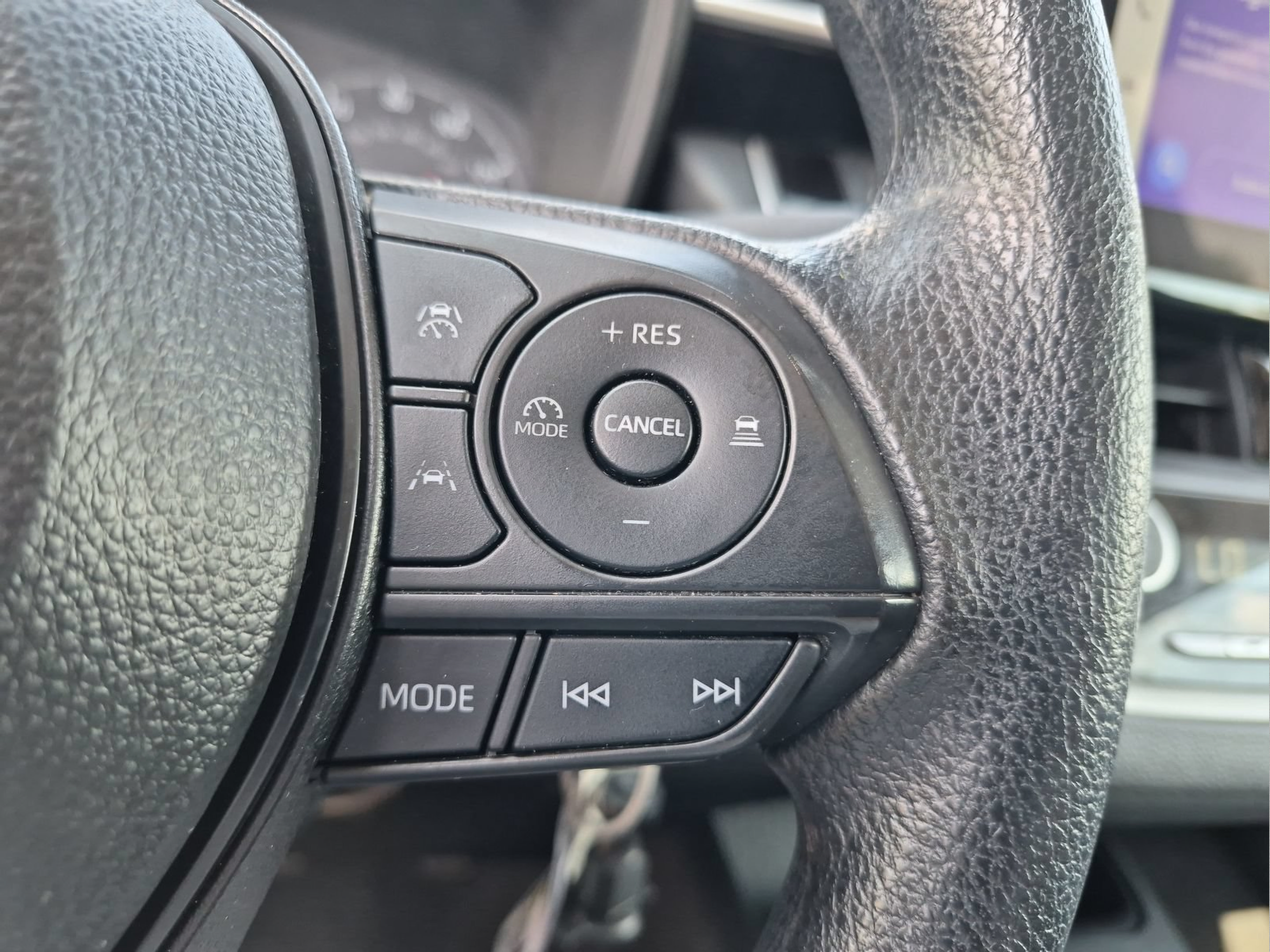 Used 2025 Toyota Corolla LE FWD image 10