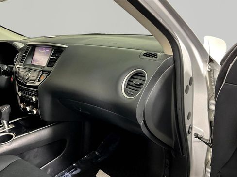 Used 2018 Nissan Pathfinder SV AWD/4WD image 27