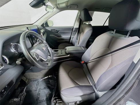 Certified 2023 Toyota Highlander LE image 19