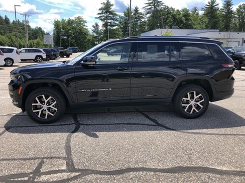 Used 2023 Jeep Grand Cherokee L Limited AWD/4WD image 6