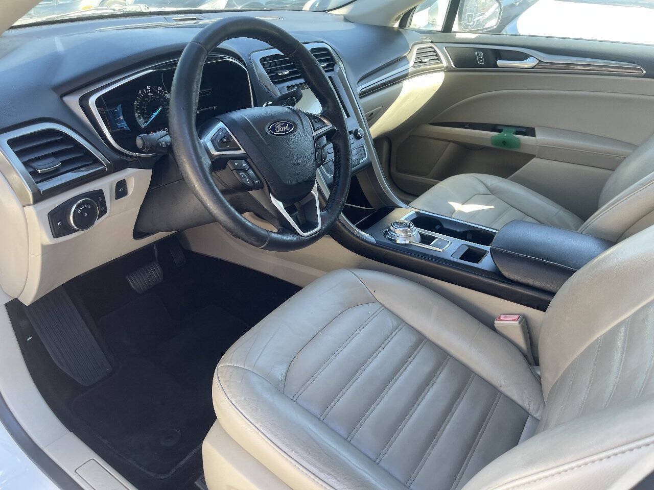 Used 2017 Ford Fusion SE w/ Fusion SE Technology Package AWD/4WD image 10