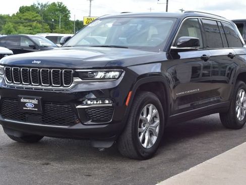 Used 2023 Jeep Grand Cherokee Limited AWD/4WD image 13