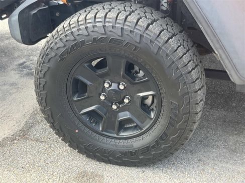 Used 2021 Jeep Gladiator Mojave image 6