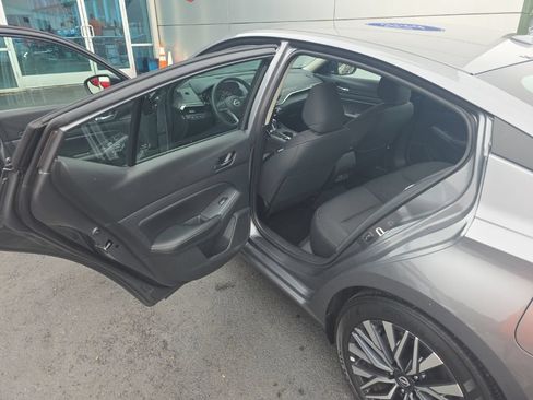 Used 2025 Nissan Altima 2.5 SV FWD image 27