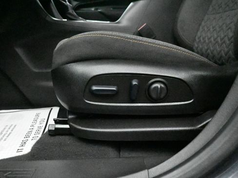 Used 2023 Chevrolet Equinox LT image 25