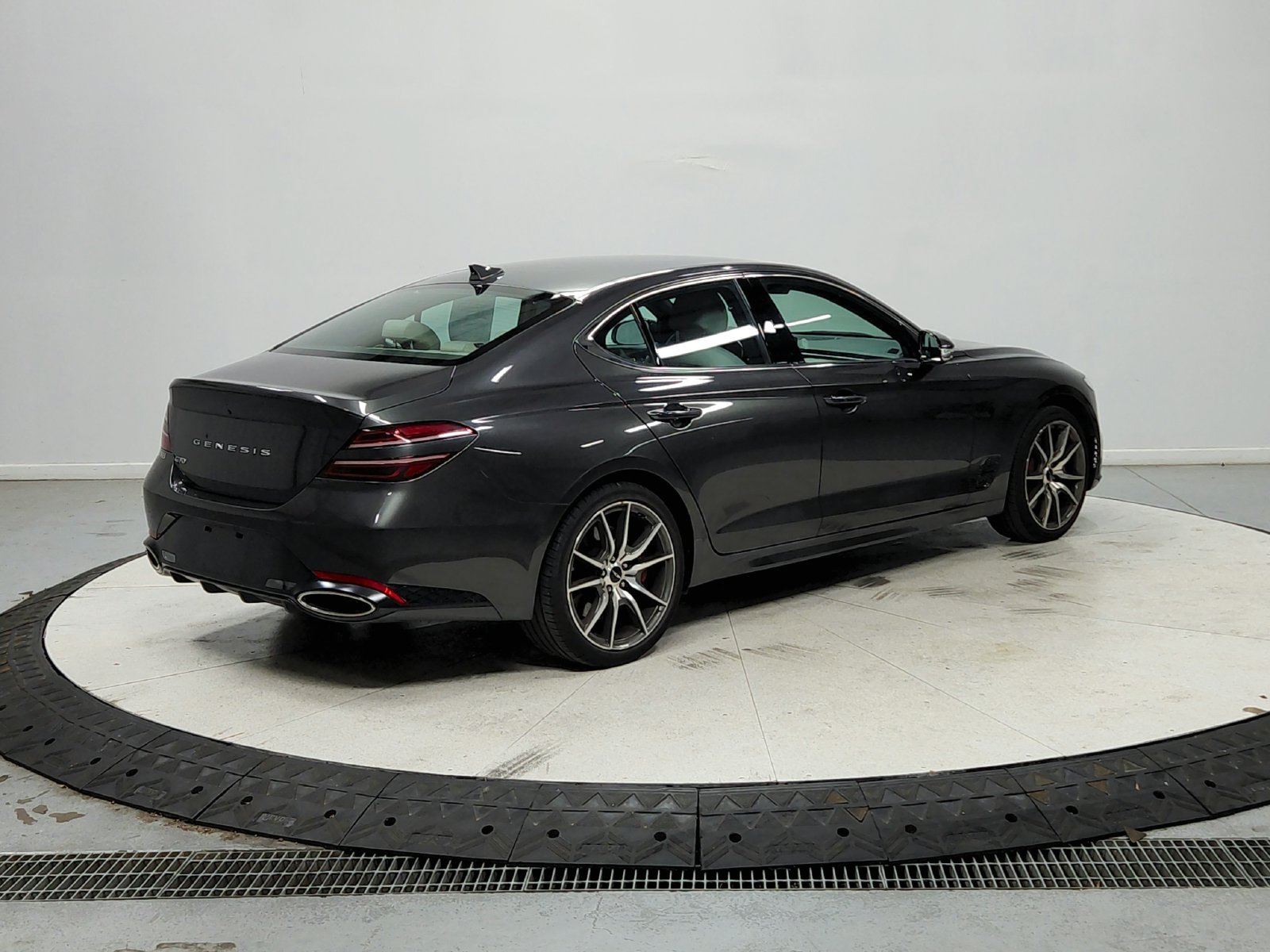 Used 2025 Genesis G70 2.5T RWD image 8