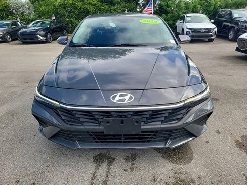 Certified 2024 Hyundai Elantra SE FWD image 2