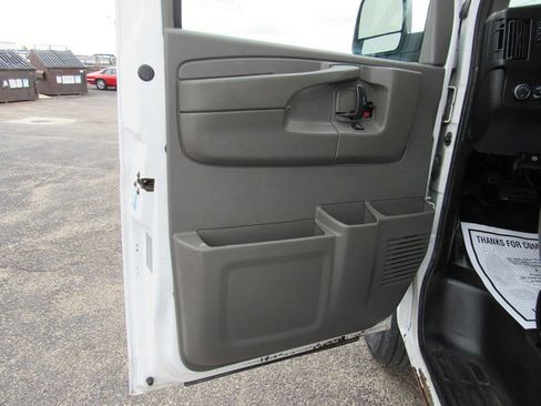 Used 2015 Chevrolet Express 2500 RWD image 27