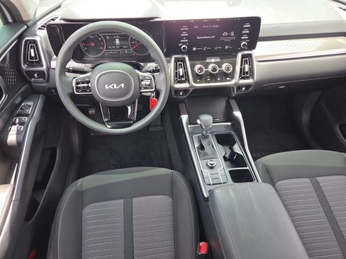 Used 2023 Kia Sorento LX FWD image 10