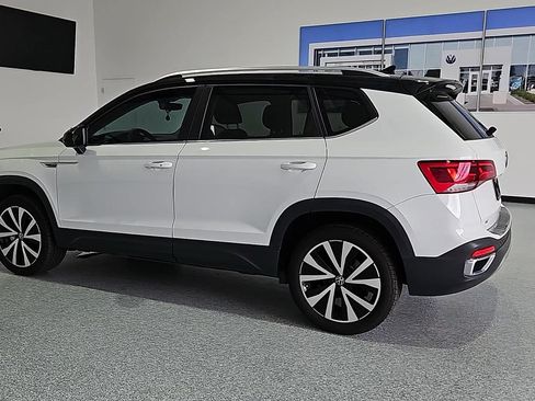 Certified 2023 Volkswagen Taos SE FWD image 6