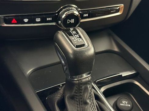 Used 2020 Volvo XC60 T5 Momentum AWD/4WD image 23