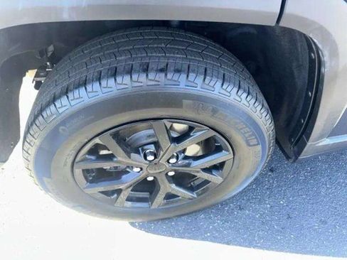 Used 2024 Jeep Grand Cherokee Altitude image 21