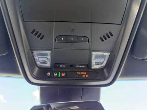 Used 2025 Cadillac XT4 Premium Luxury FWD image 18