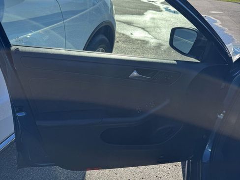 Used 2016 Volkswagen Jetta S image 11