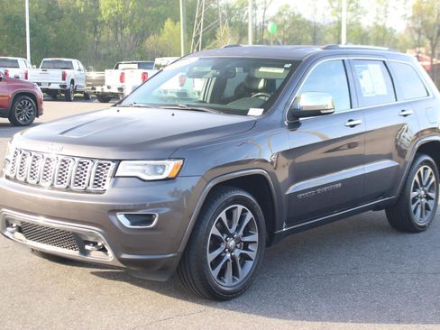 Used 2018 Jeep Grand Cherokee Overland RWD image 3