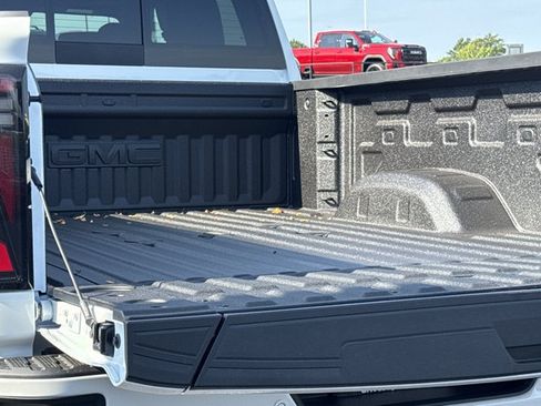 New 2026 GMC Sierra 2500 AT4 w/ AT4 Premium Plus Package AWD/4WD image 11