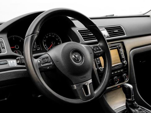 Used 2015 Volkswagen Passat TDI SE FWD image 18