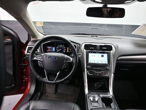 Used 2017 Ford Fusion SE w/ Fusion SE Technology Package FWD image 19
