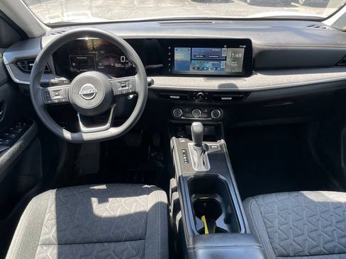 Certified 2025 Nissan Kicks SV AWD/4WD image 9