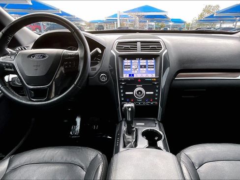 Used 2019 Ford Explorer Limited image 16