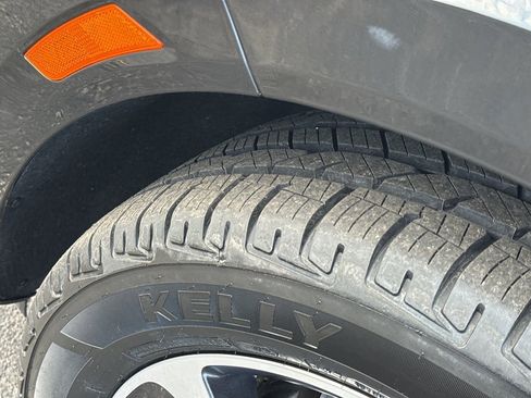 Used 2022 Buick Enclave Essence w/ Experience Buick Package image 11