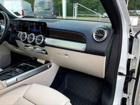 Used 2026 Mercedes-Benz GLB 250 4MATIC image 28