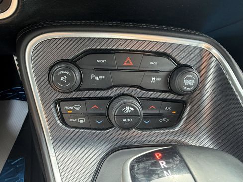 Used 2015 Dodge Challenger SXT Plus w/ Driver Convenience Group RWD image 21