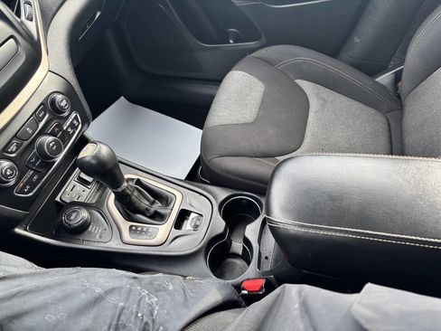 Used 2016 Jeep Cherokee Sport w/ Cold Weather Group image 23