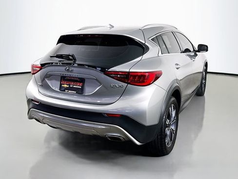 Used 2017 INFINITI QX30 Luxury AWD w/ HEATED LEATHER image 6