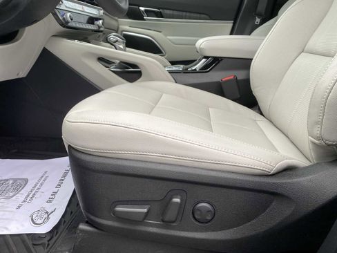 Used 2025 Kia Telluride EX w/ EX Captain's Chair Package FWD image 26